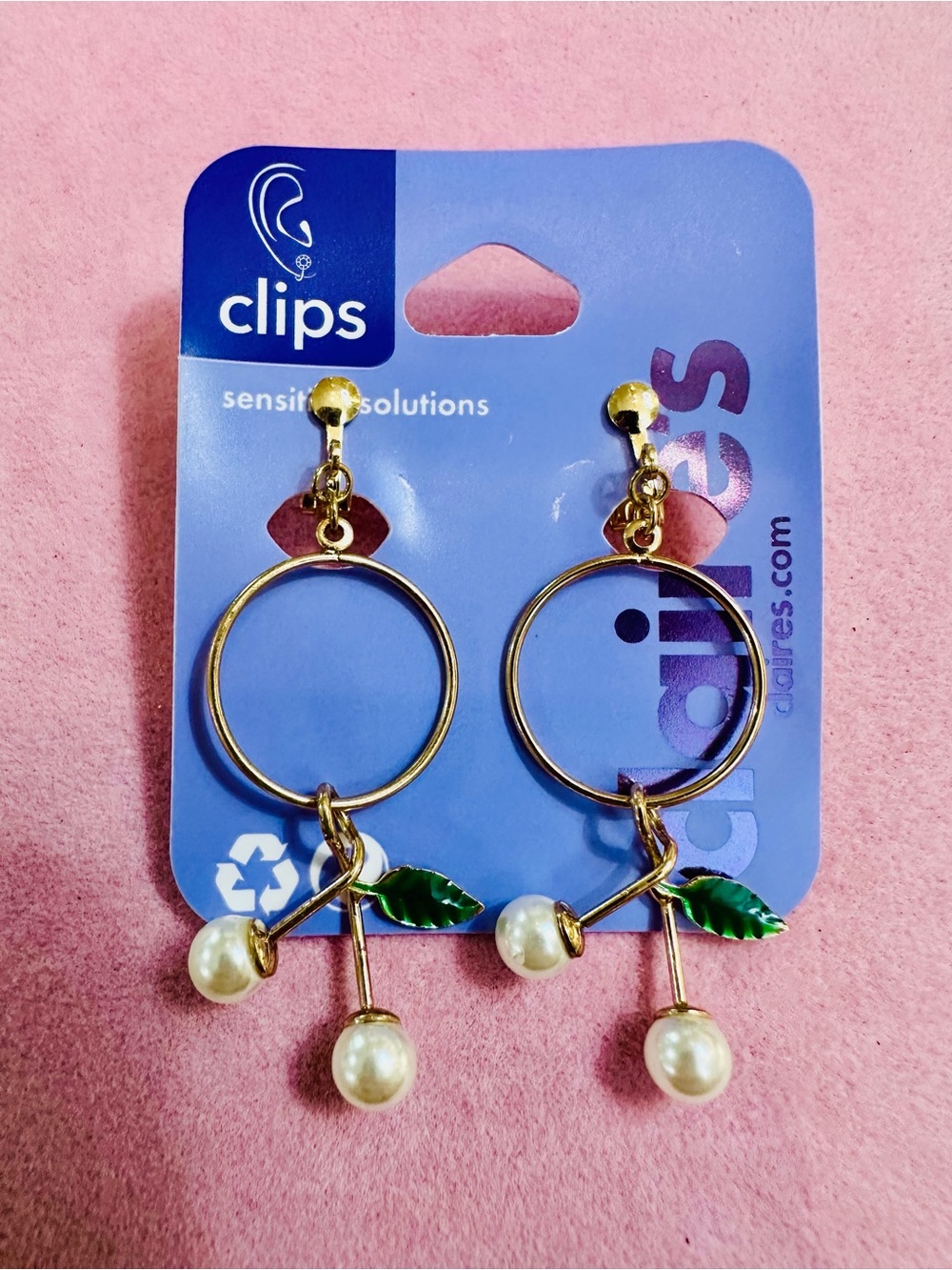 NWT Christmas Mistletoe Pearl Hoop Clip-On Earrings